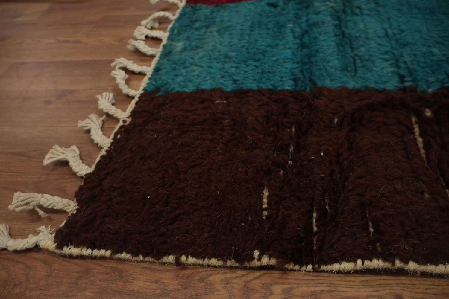 Vibrant Wool Moroccan Area Rug 8x10 for Modern Interiors