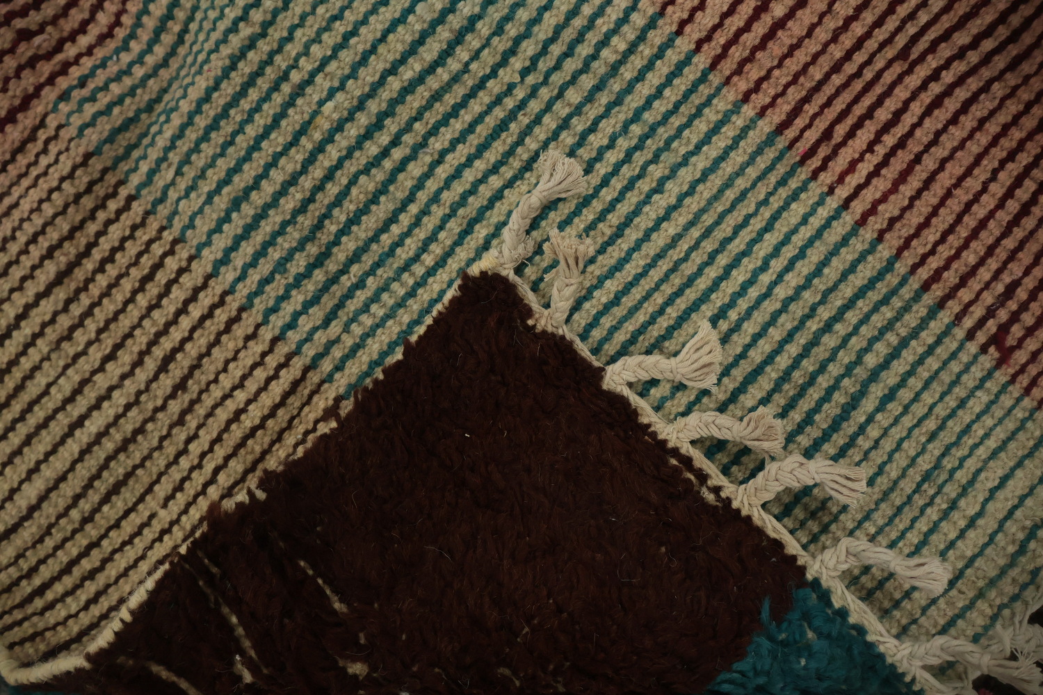 Vibrant Wool Moroccan Area Rug 8x10 for Modern Interiors