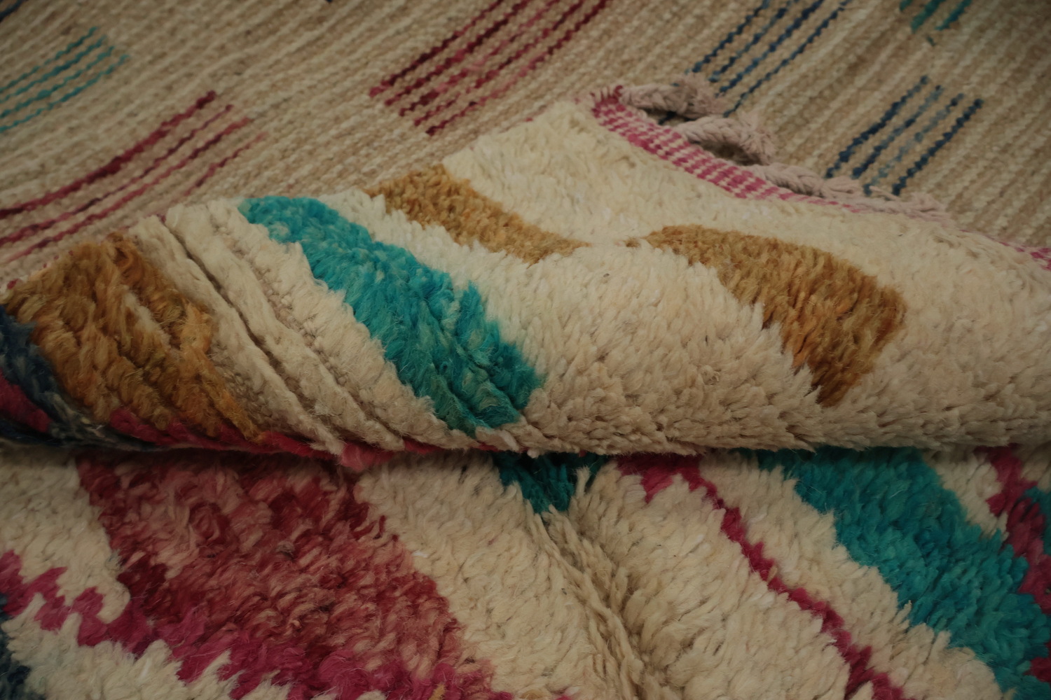 Eye-Catching Triangle Design Moroccan Wool Area Rug 7x11