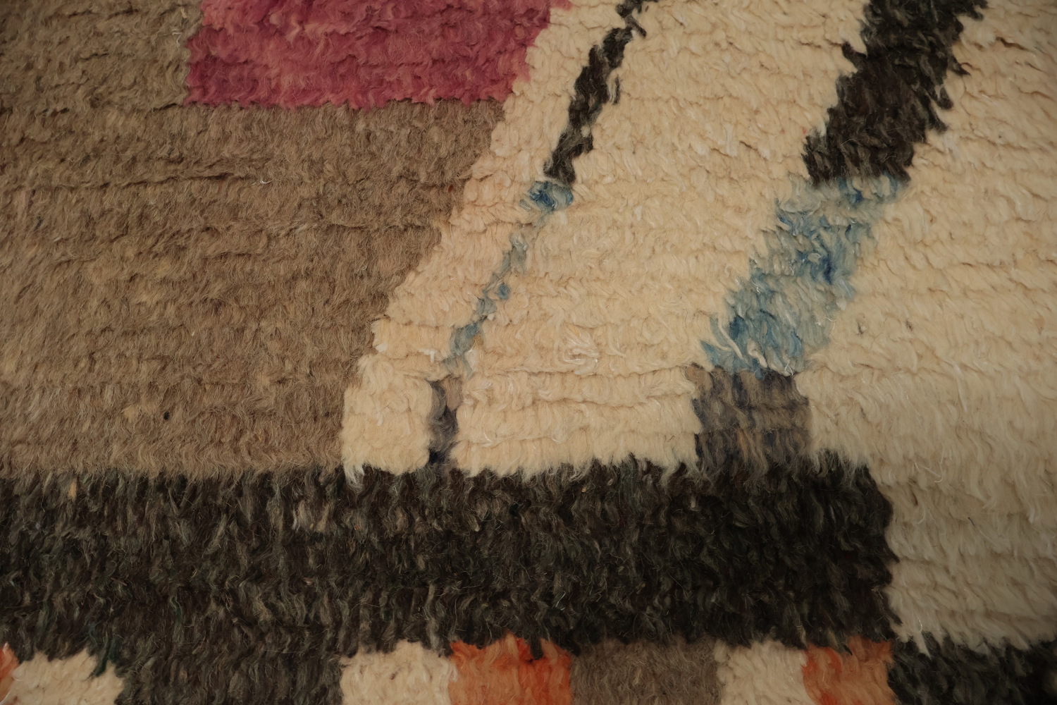 Modern Art Moroccan Wool Area Rug 7x11 to Enhance Living Room Decor