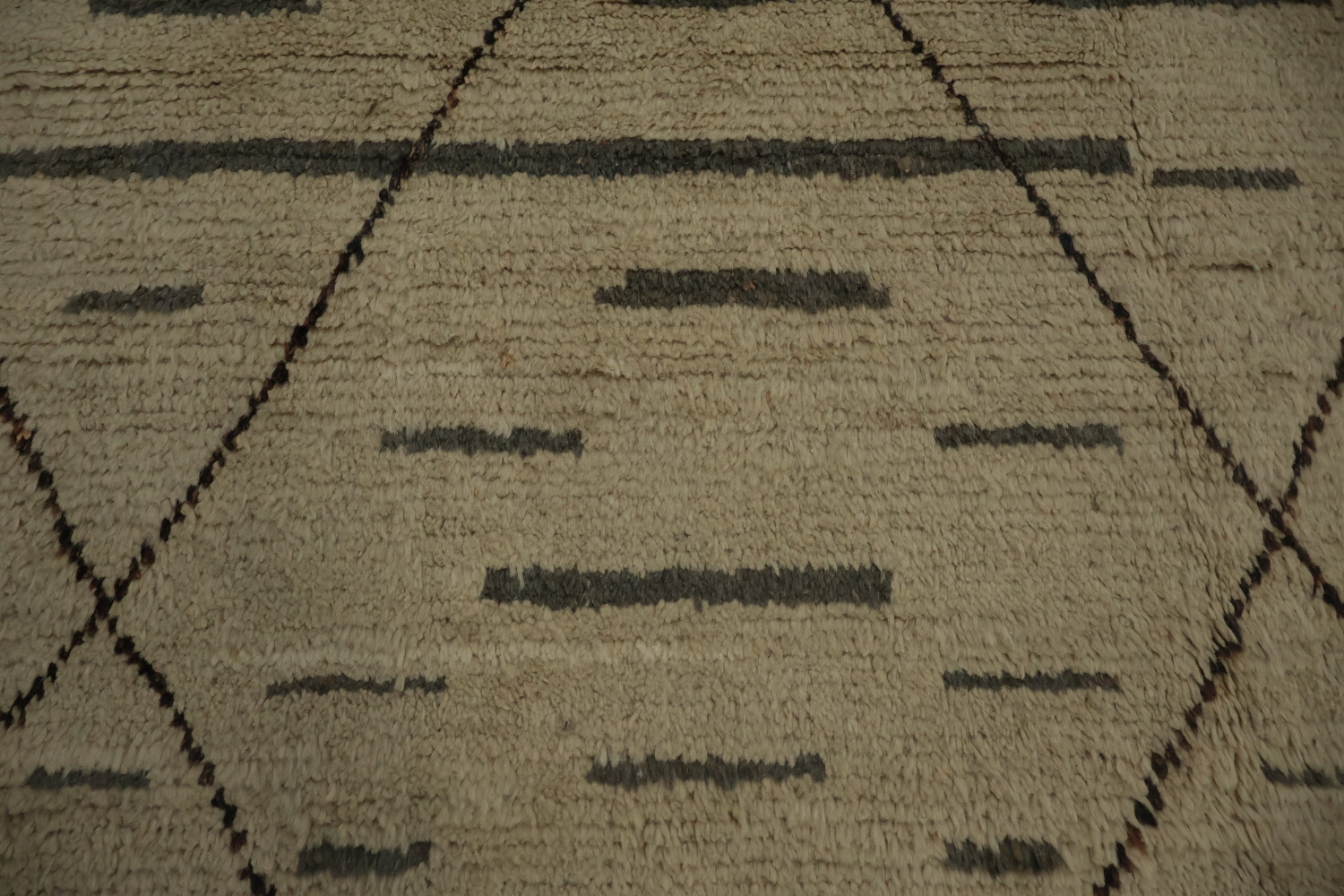 Sophisticated Moroccan Handmade Area Rug 8x11 with Diamond Patterns