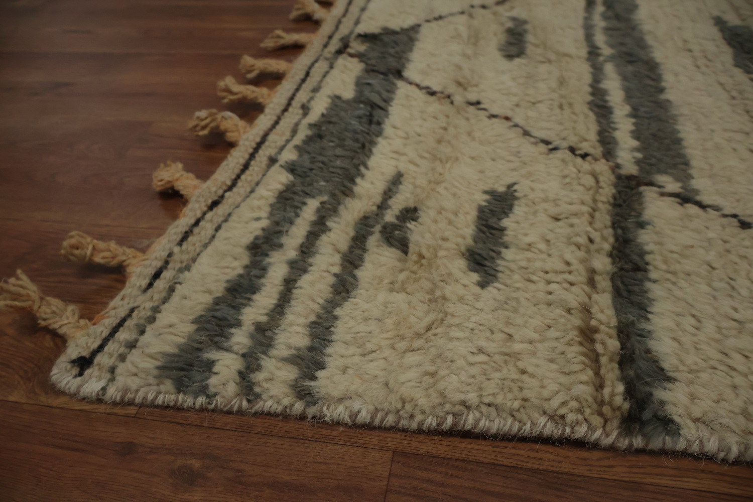 Sophisticated Moroccan Handmade Area Rug 8x11 with Diamond Patterns