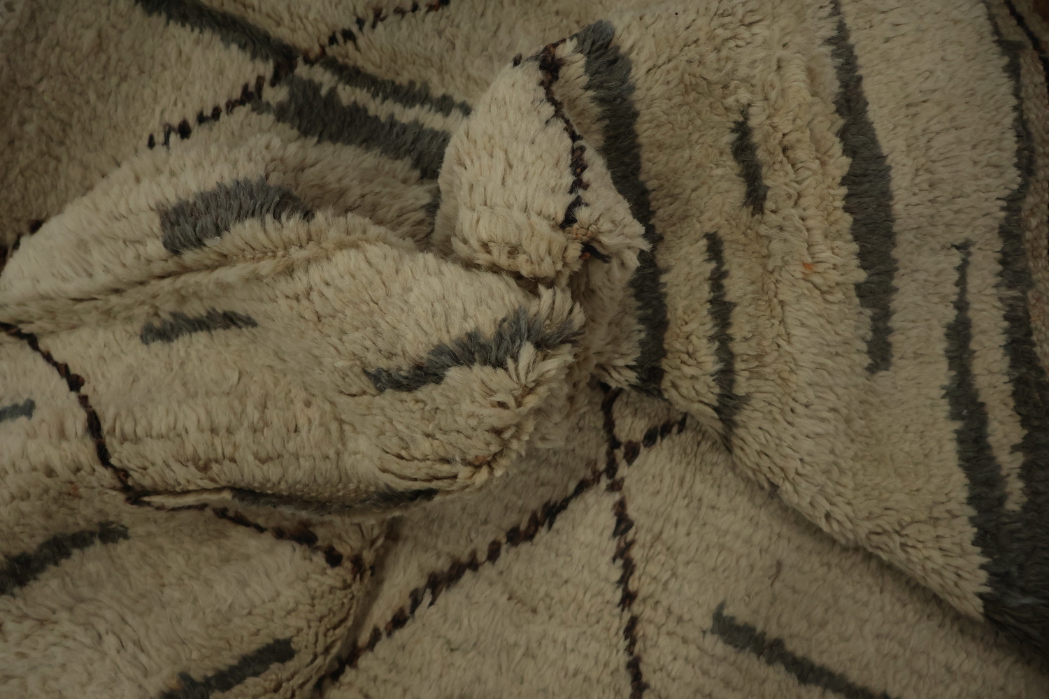 Sophisticated Moroccan Handmade Area Rug 8x11 with Diamond Patterns