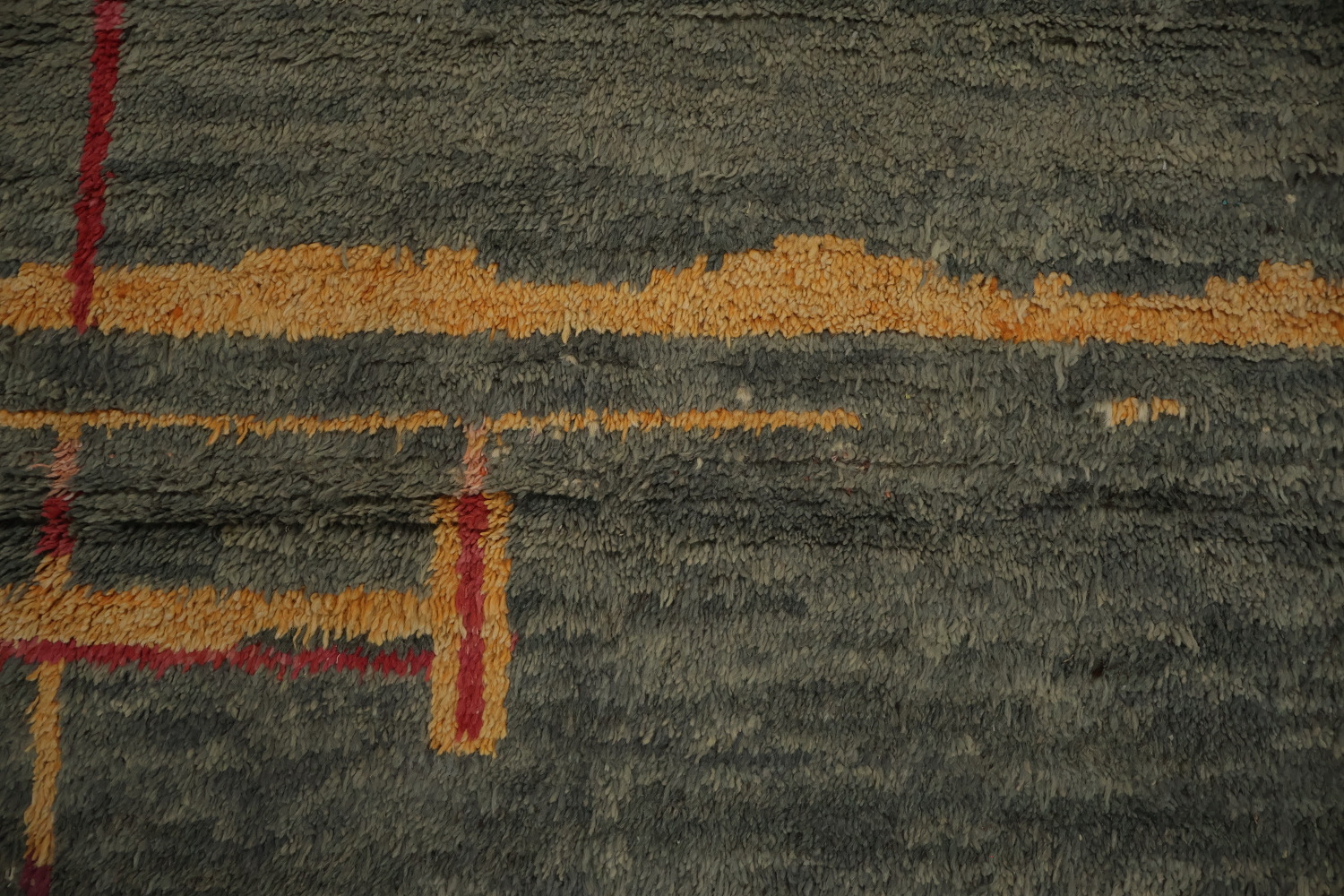 Elegant Moroccan Handmade Area Rug 8x11 Featuring Artistic Gold Details