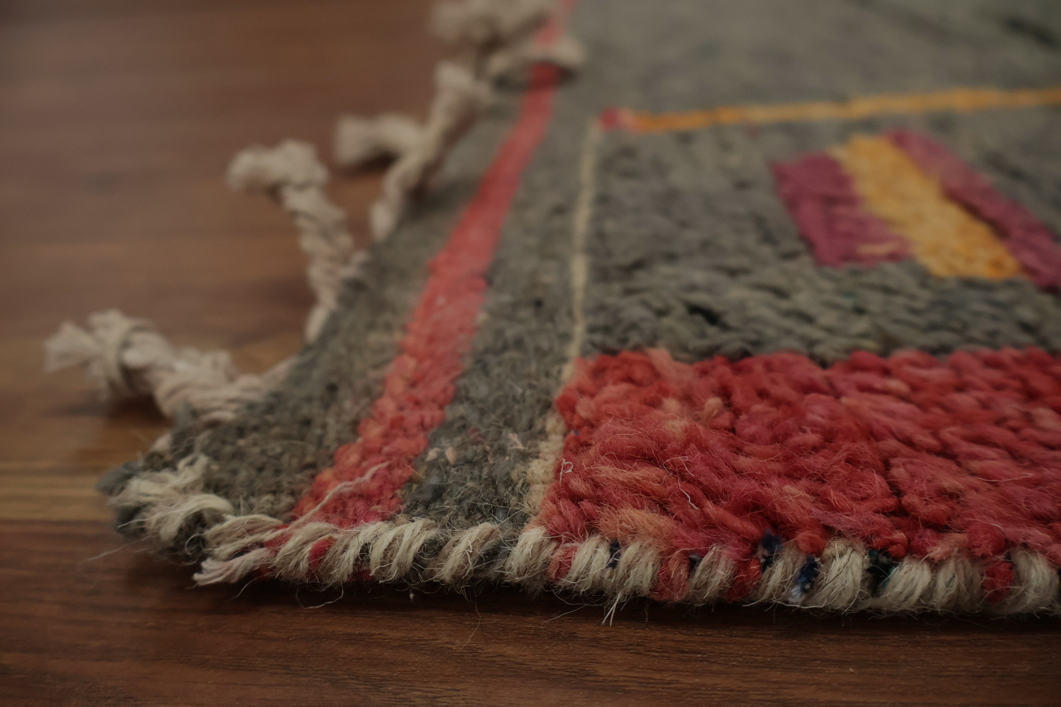 Elegant Moroccan Handmade Area Rug 8x11 Featuring Artistic Gold Details