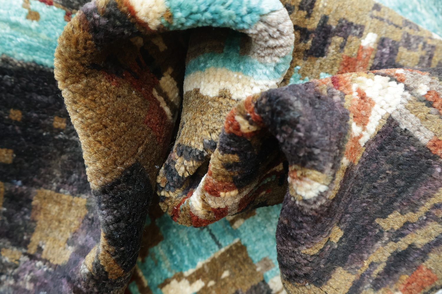 Modern Abstract Rug with Intriguing Geometric Patterns 6x8