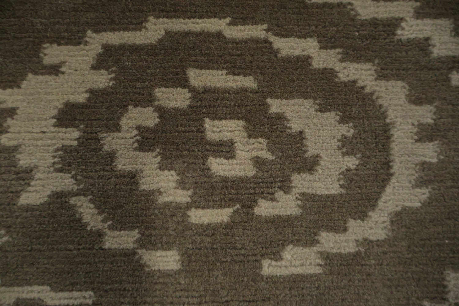 Modern Serenity: Neutral Tones Rug with Hypnotic Design 8x12