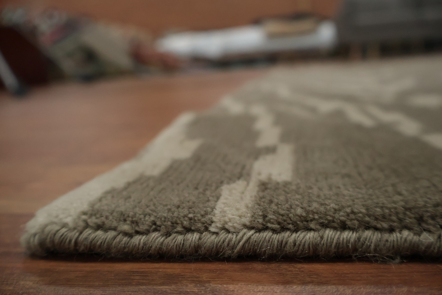 Modern Serenity: Neutral Tones Rug with Hypnotic Design 8x12