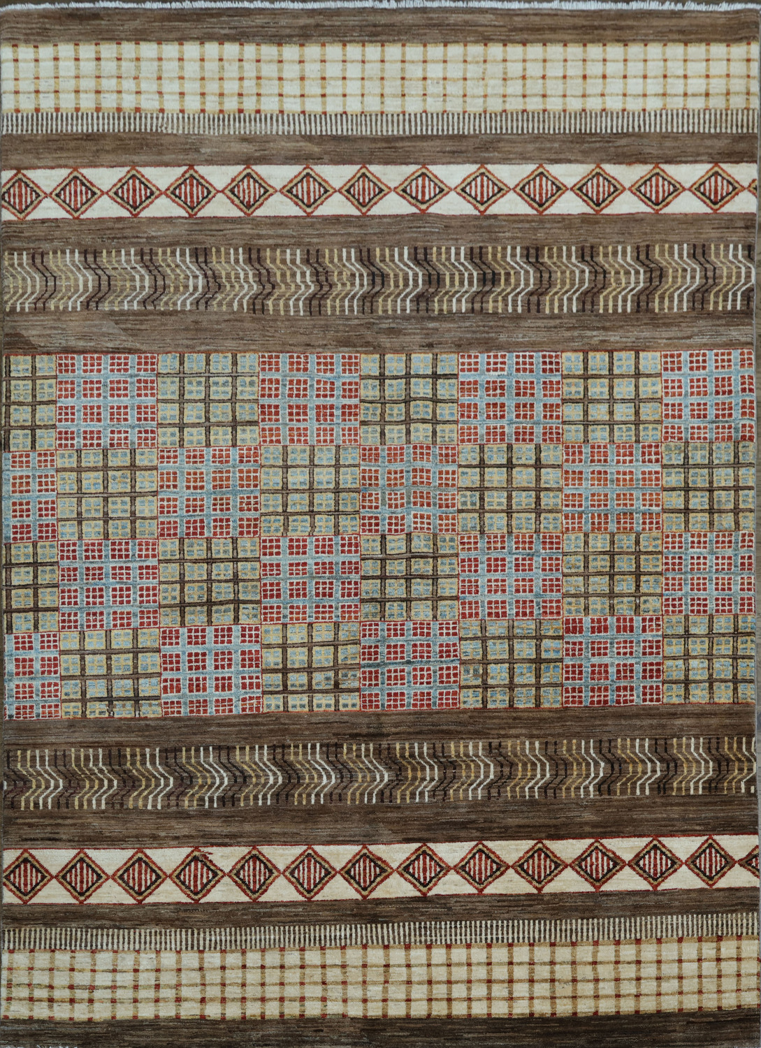 Warm and Inviting Ethnic Patterned Area Rug Design 7x9