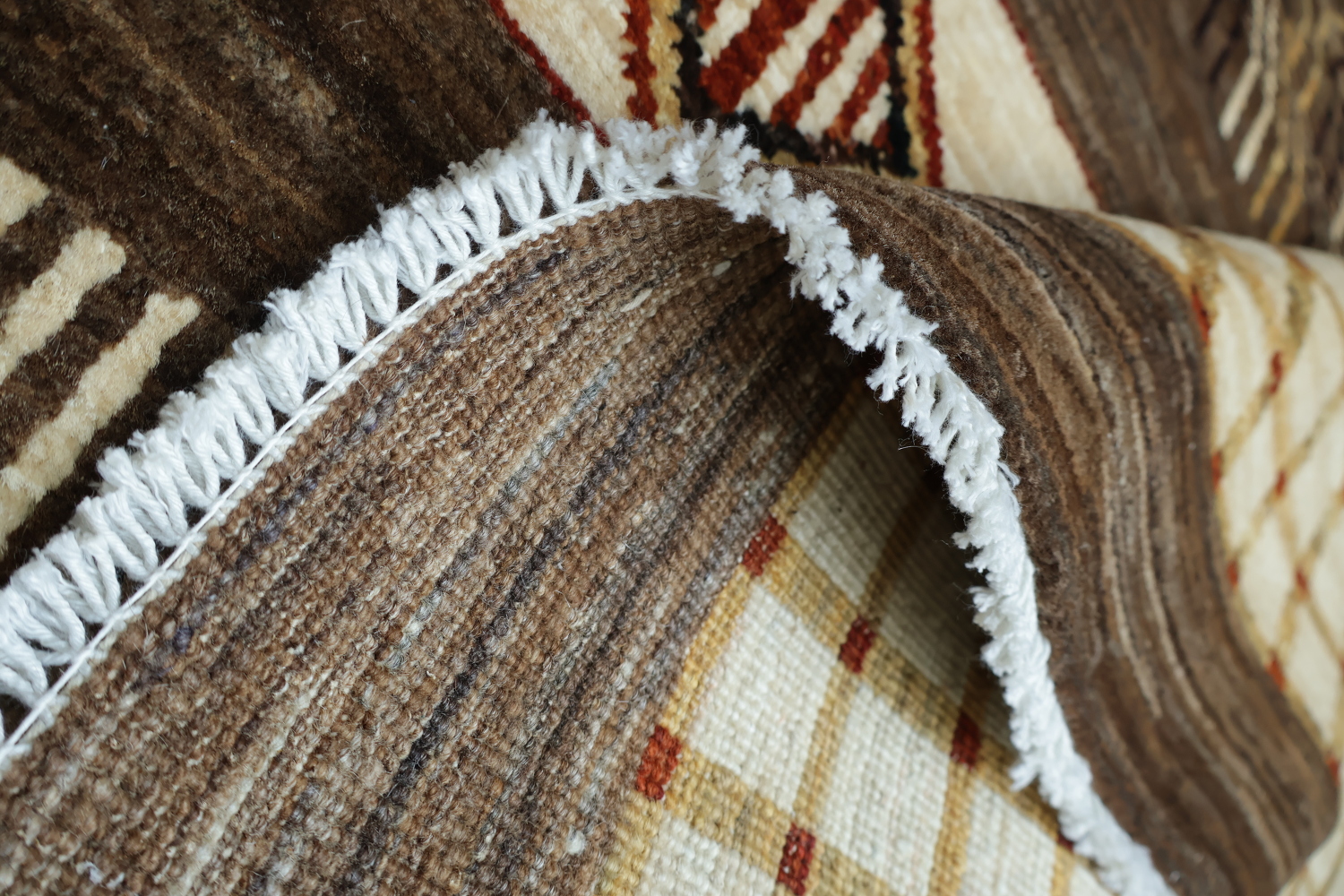 Warm and Inviting Ethnic Patterned Area Rug Design 7x9
