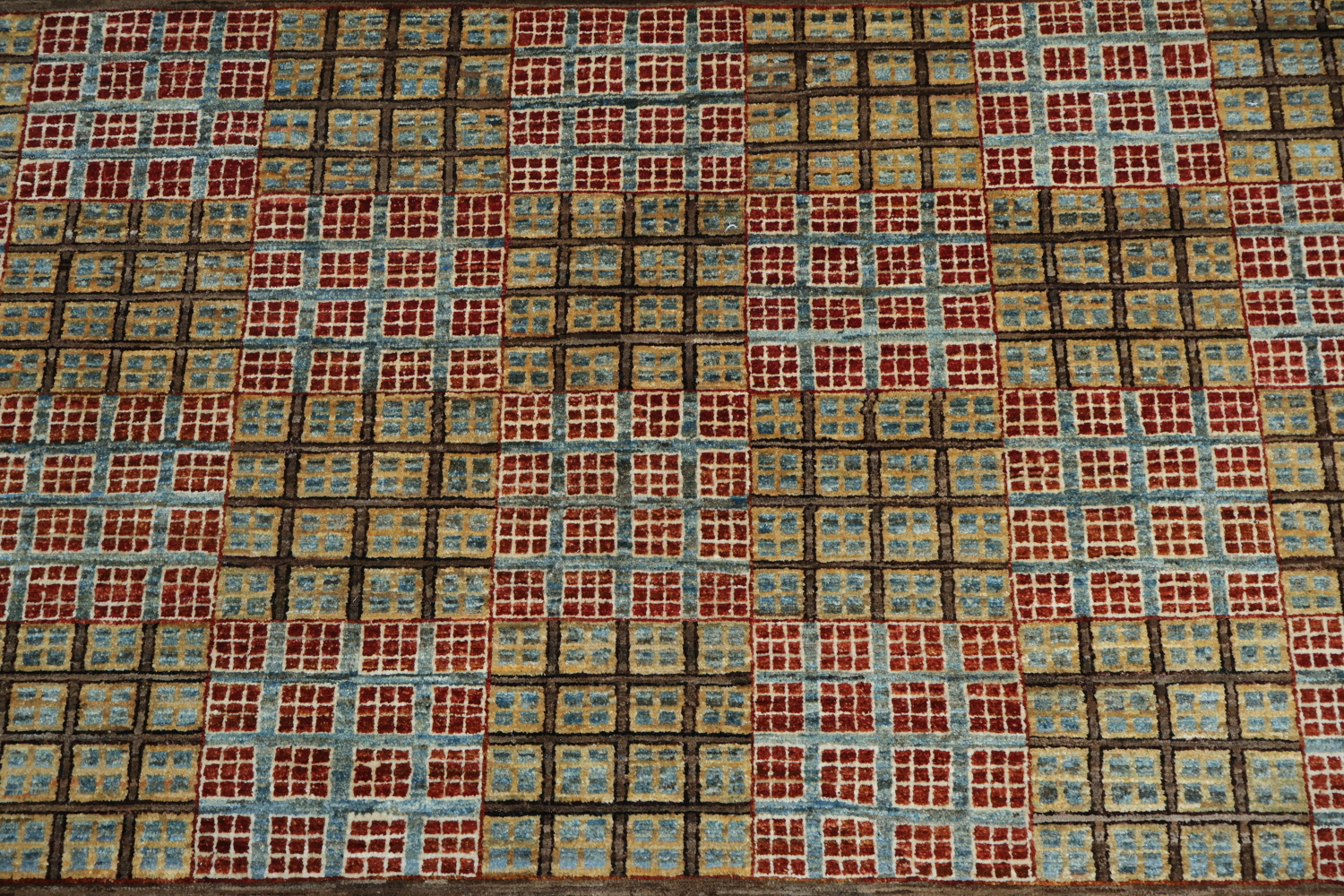 Warm and Inviting Ethnic Patterned Area Rug Design 7x9