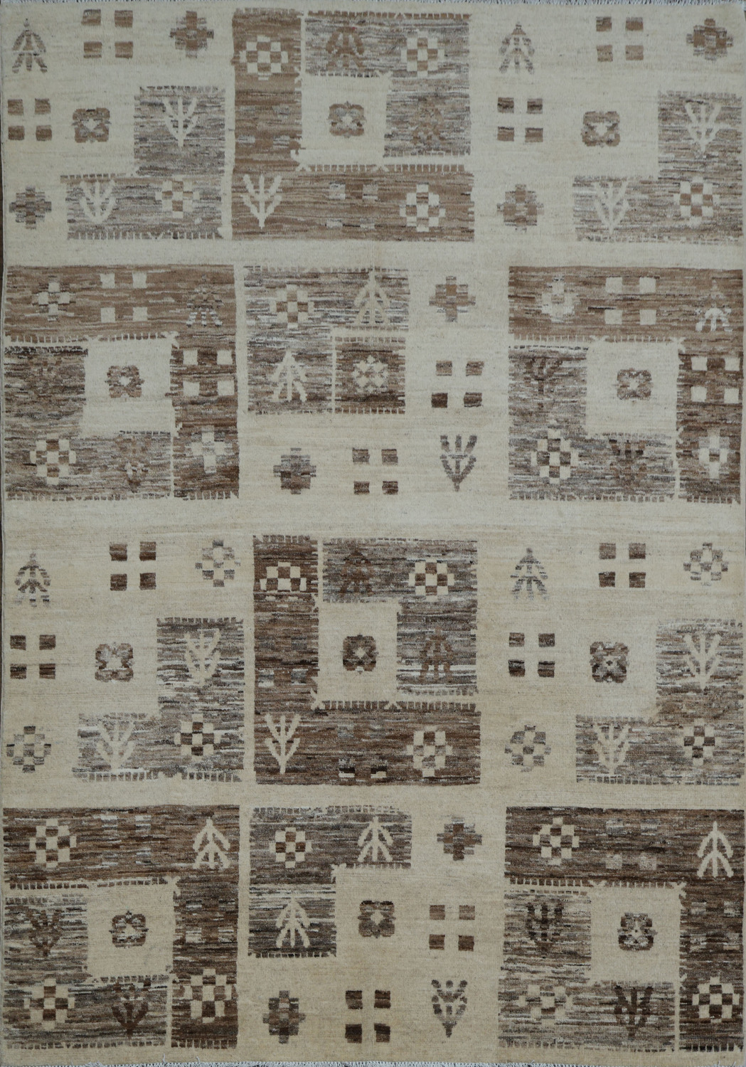 Handcrafted Wool Rug with Geometric Tribal Patterns 5x8