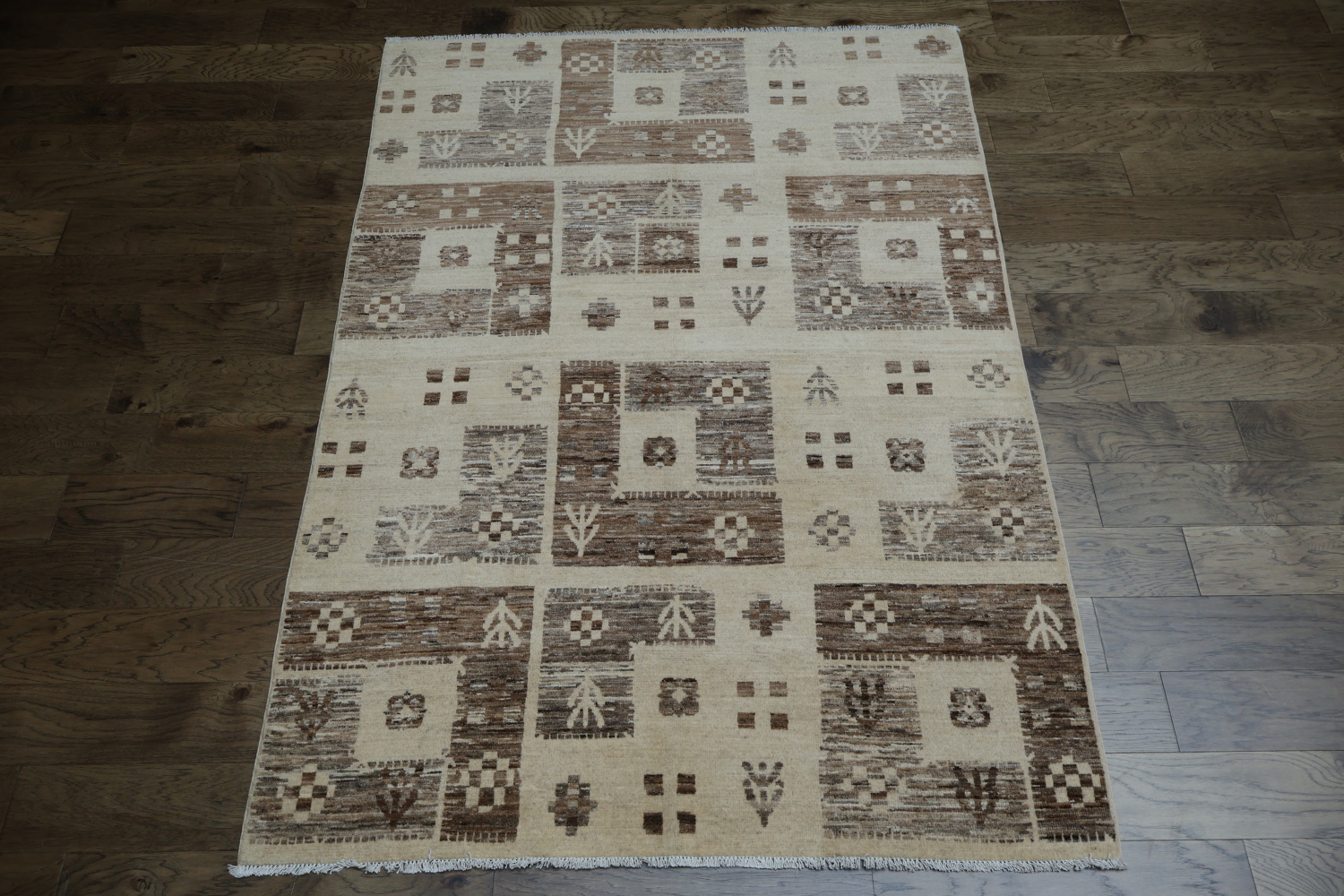 Handcrafted Wool Rug with Geometric Tribal Patterns 5x8