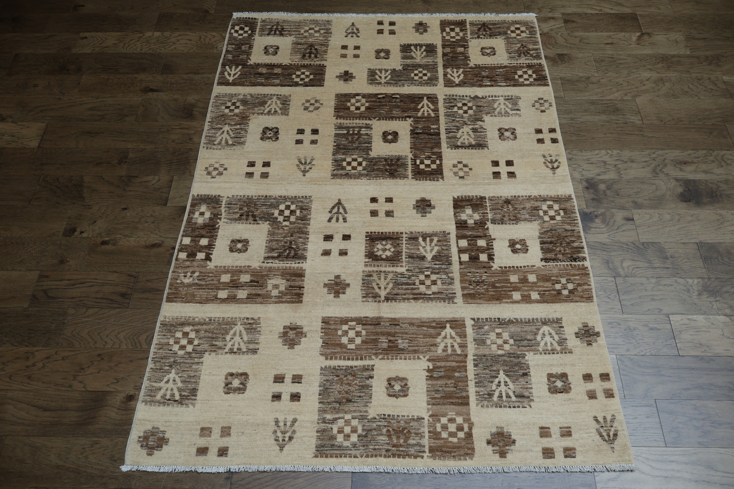 Handcrafted Wool Rug with Geometric Tribal Patterns 5x8