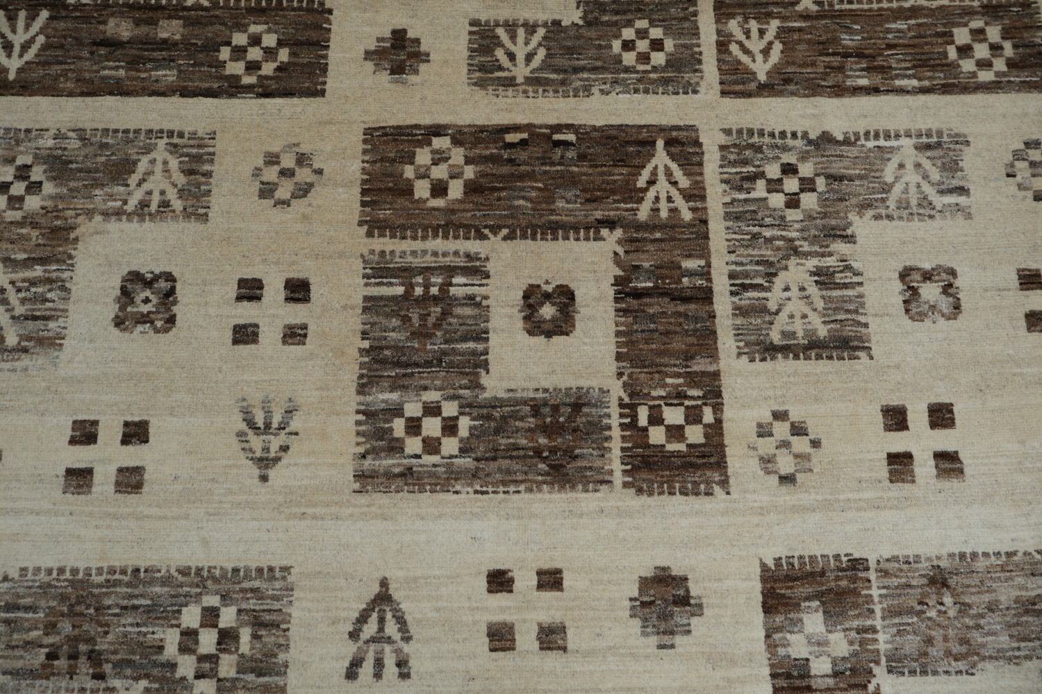 Handcrafted Wool Rug with Geometric Tribal Patterns 5x8