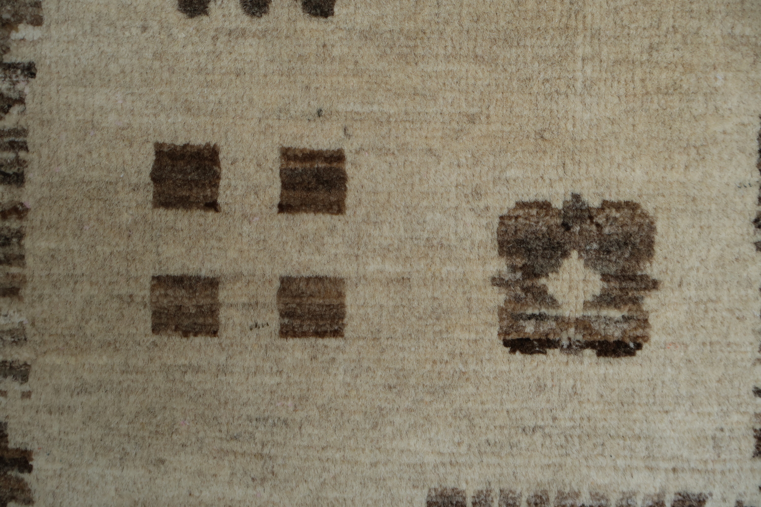 Handcrafted Wool Rug with Geometric Tribal Patterns 5x8