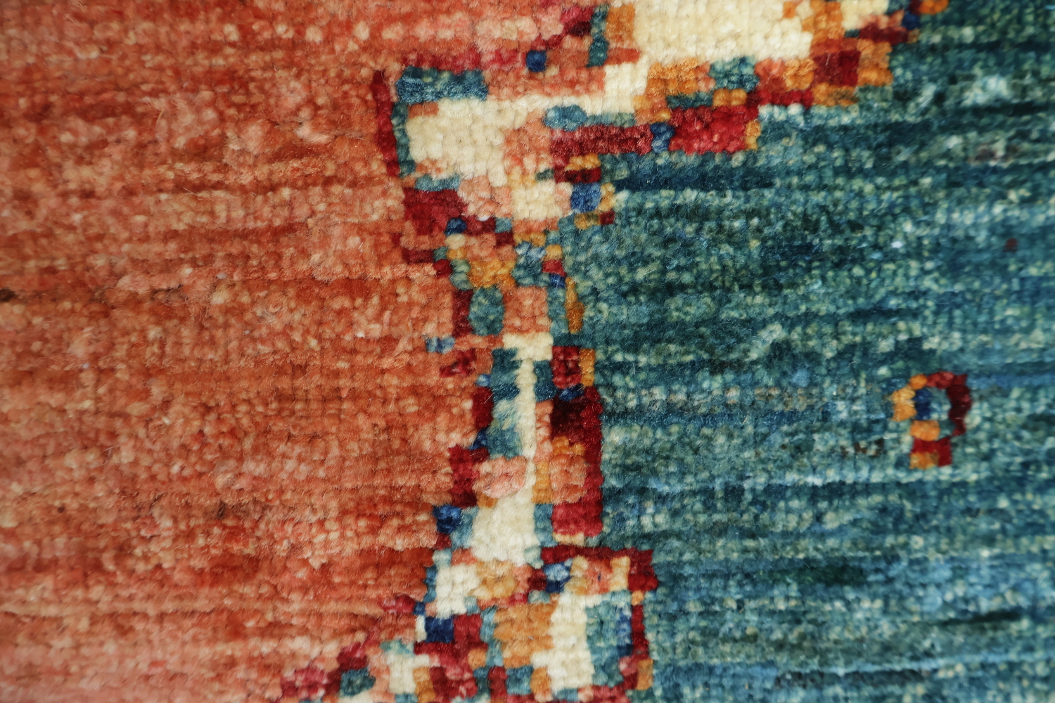 Bold Abstract Design Rug with Vibrant Splashes of Color 6x8