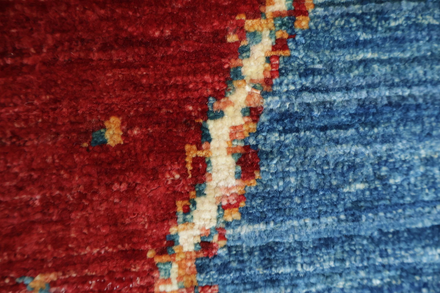 Bold Abstract Design Rug with Vibrant Splashes of Color 6x8