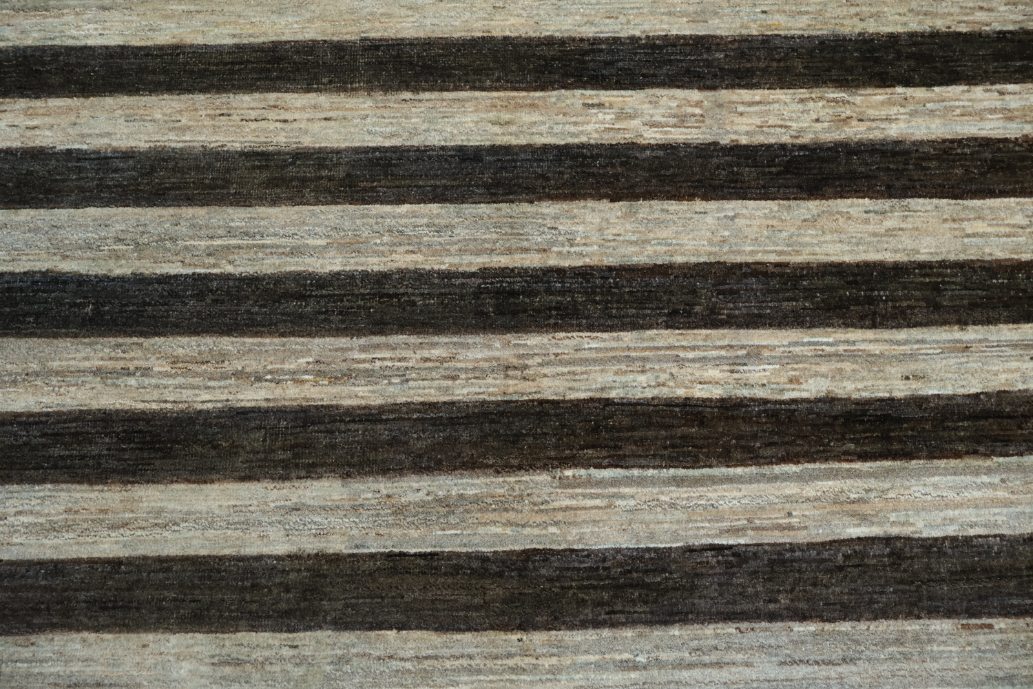 Elegant Horizontal Stripes Rug for Contemporary Interiors 6x9