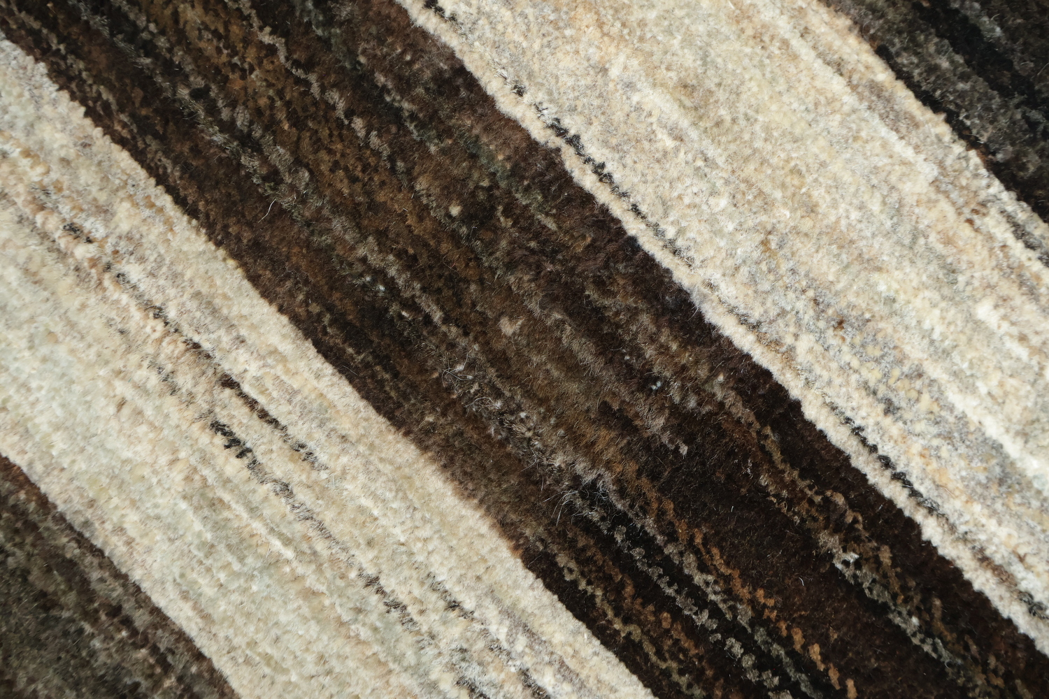 Elegant Horizontal Stripes Rug for Contemporary Interiors 6x9