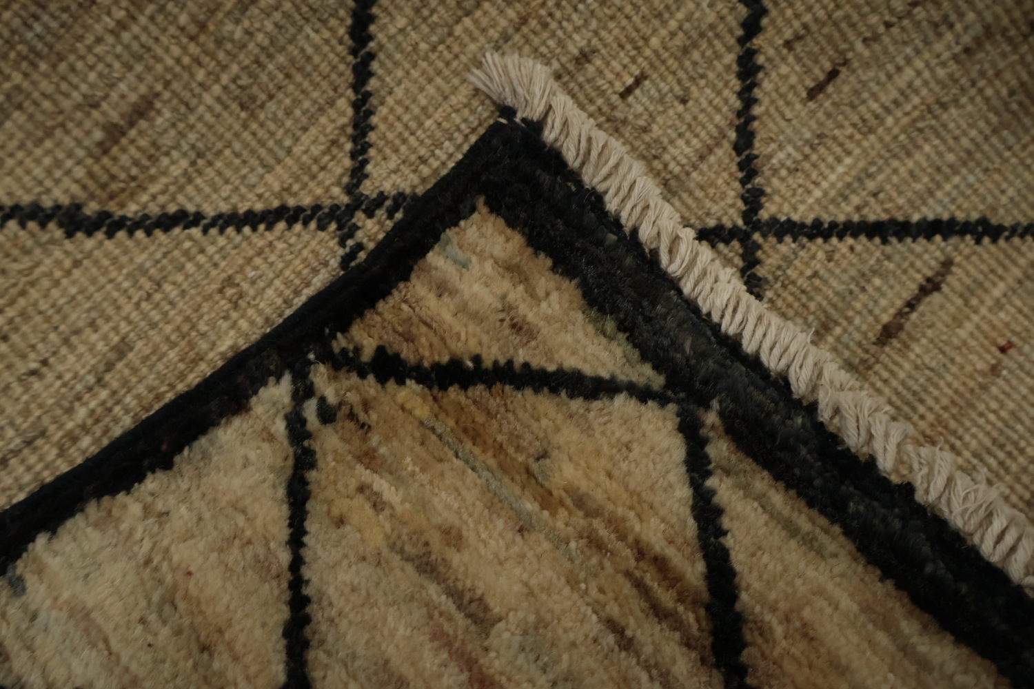 Modern Diamond Grid Moroccan Rug 8x10 for Stylish Living Spaces