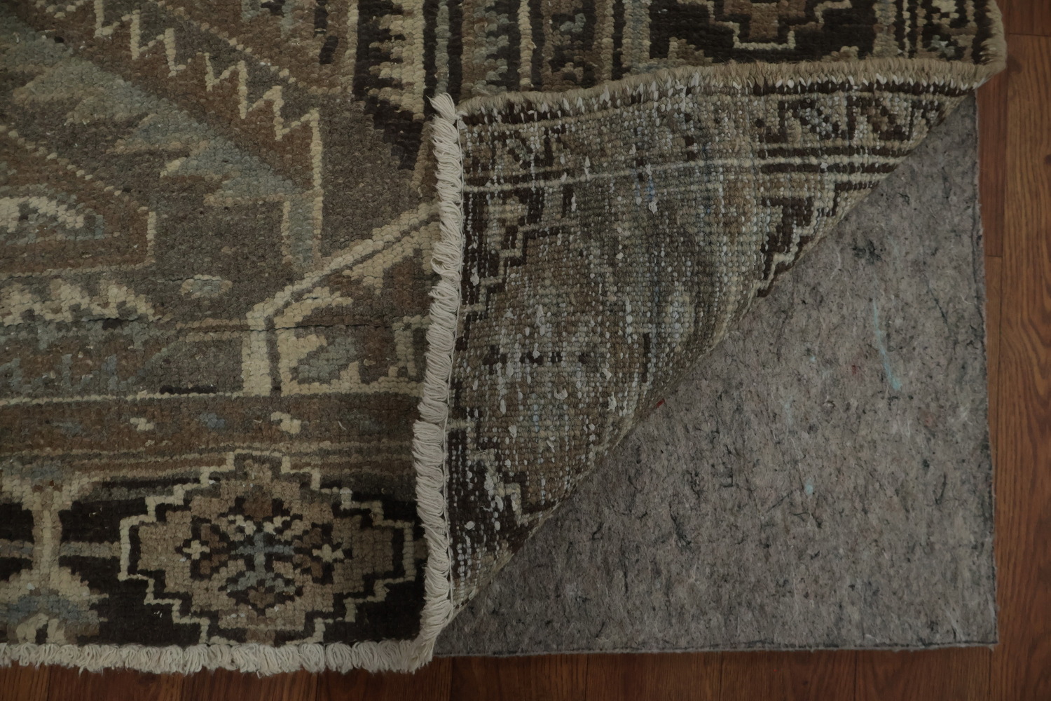 Vintage Geometric Distressed Heriz Persian Rug 7x9