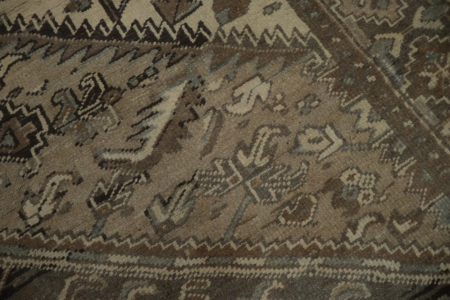 Vintage Geometric Distressed Heriz Persian Rug 7x9
