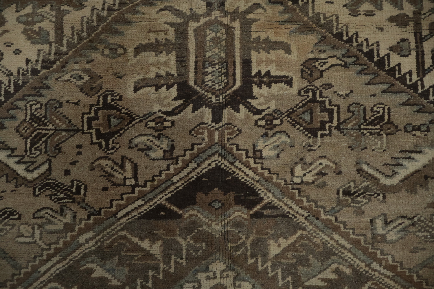 Vintage Geometric Distressed Heriz Persian Rug 7x9