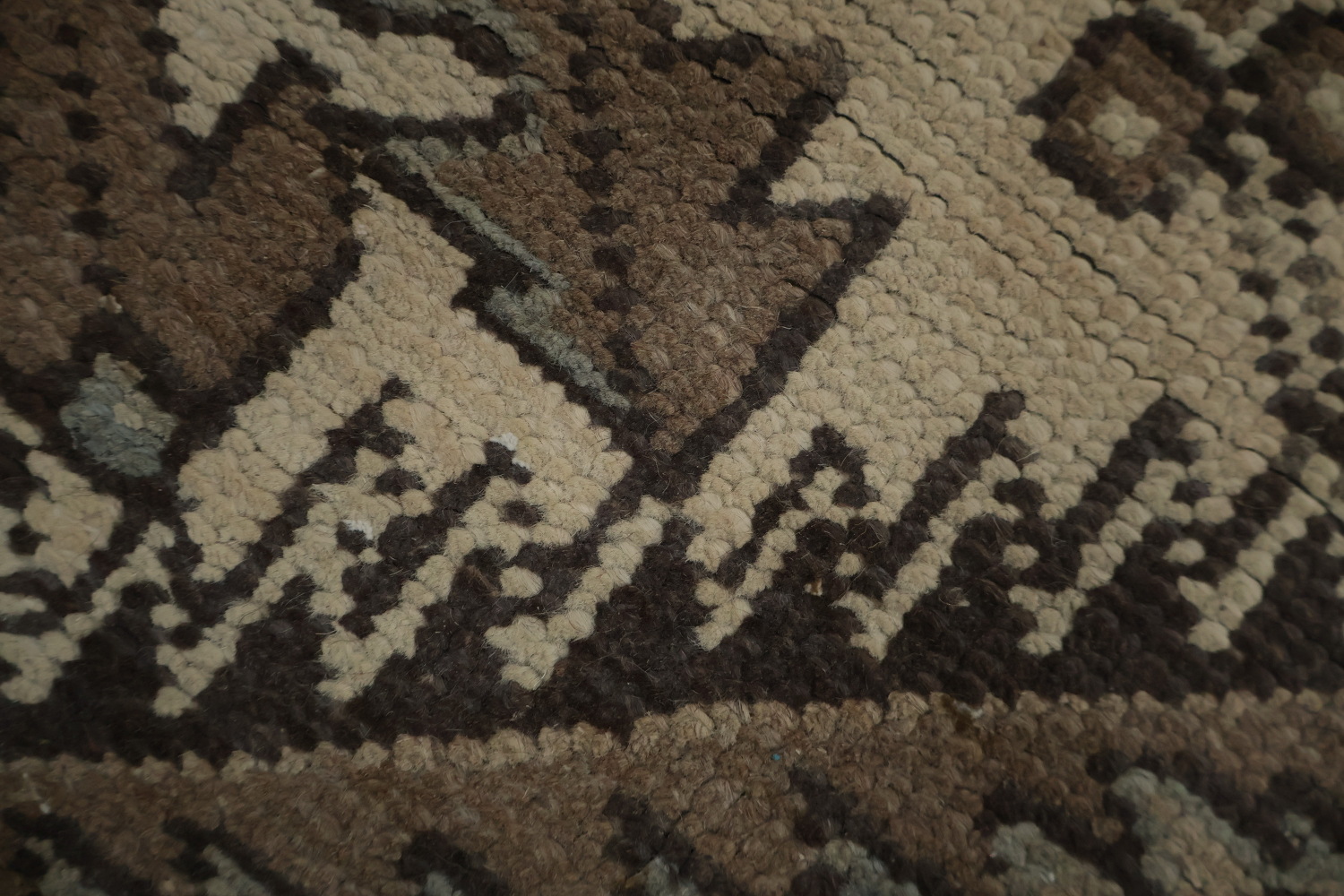 Vintage Geometric Distressed Heriz Persian Rug 7x9
