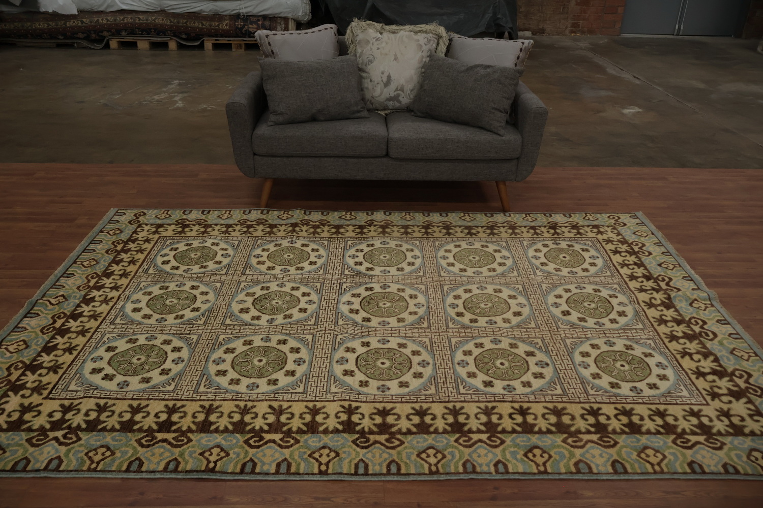 Classic Oriental Khotan Area Rug 6x10 with Timeless Circular Motifs