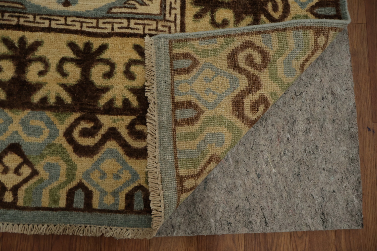 Classic Oriental Khotan Area Rug 6x10 with Timeless Circular Motifs