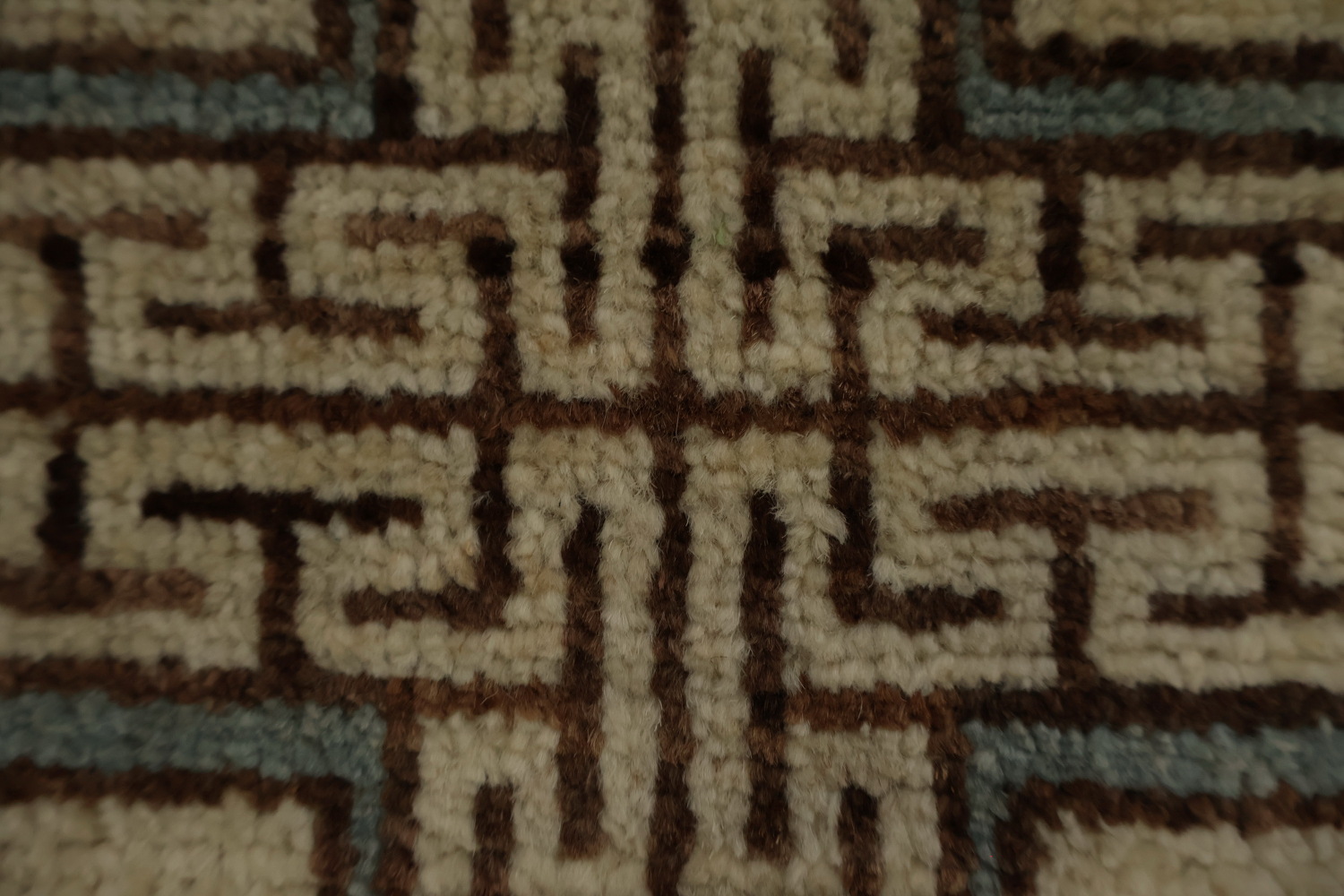 Classic Oriental Khotan Area Rug 6x10 with Timeless Circular Motifs
