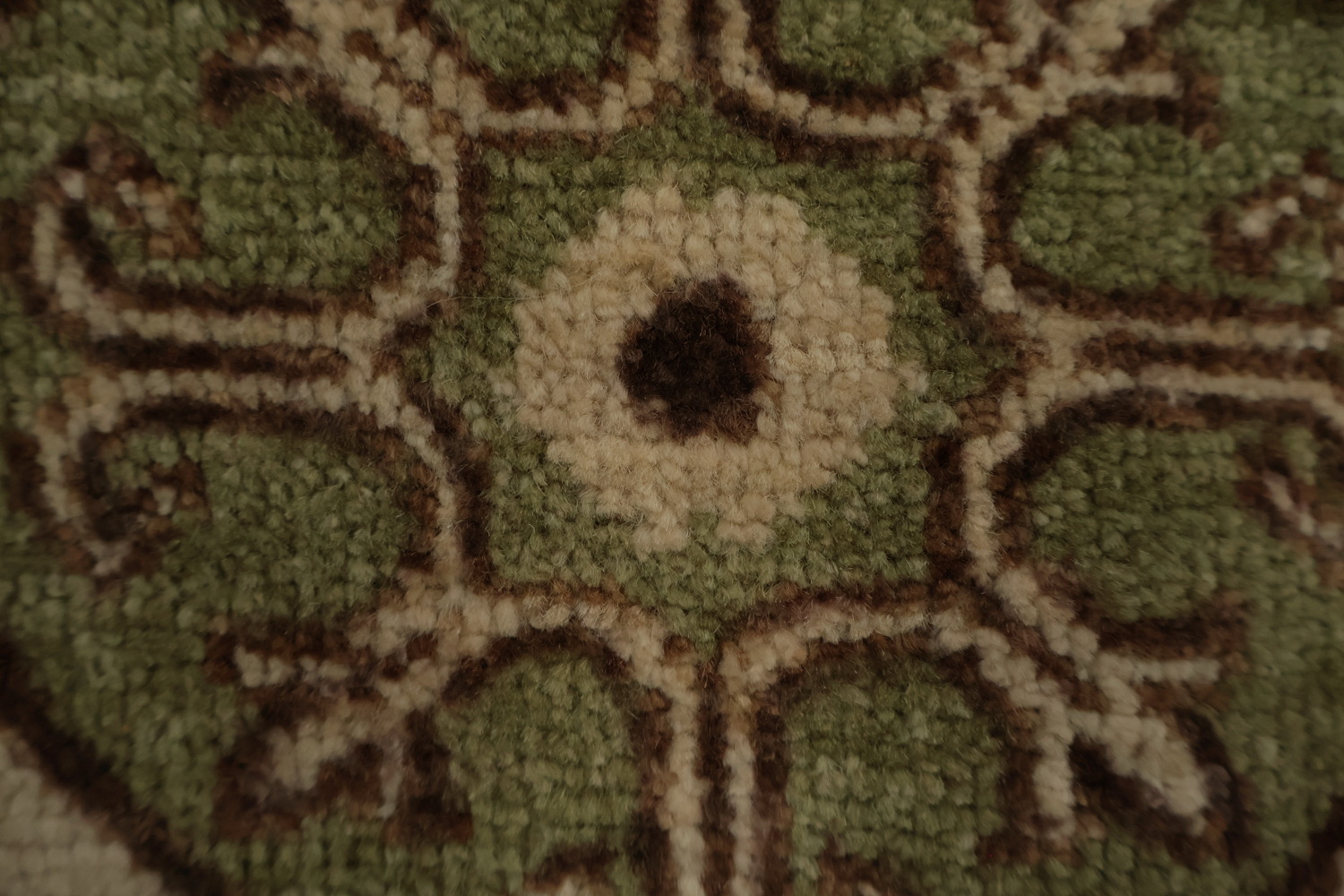 Classic Oriental Khotan Area Rug 6x10 with Timeless Circular Motifs