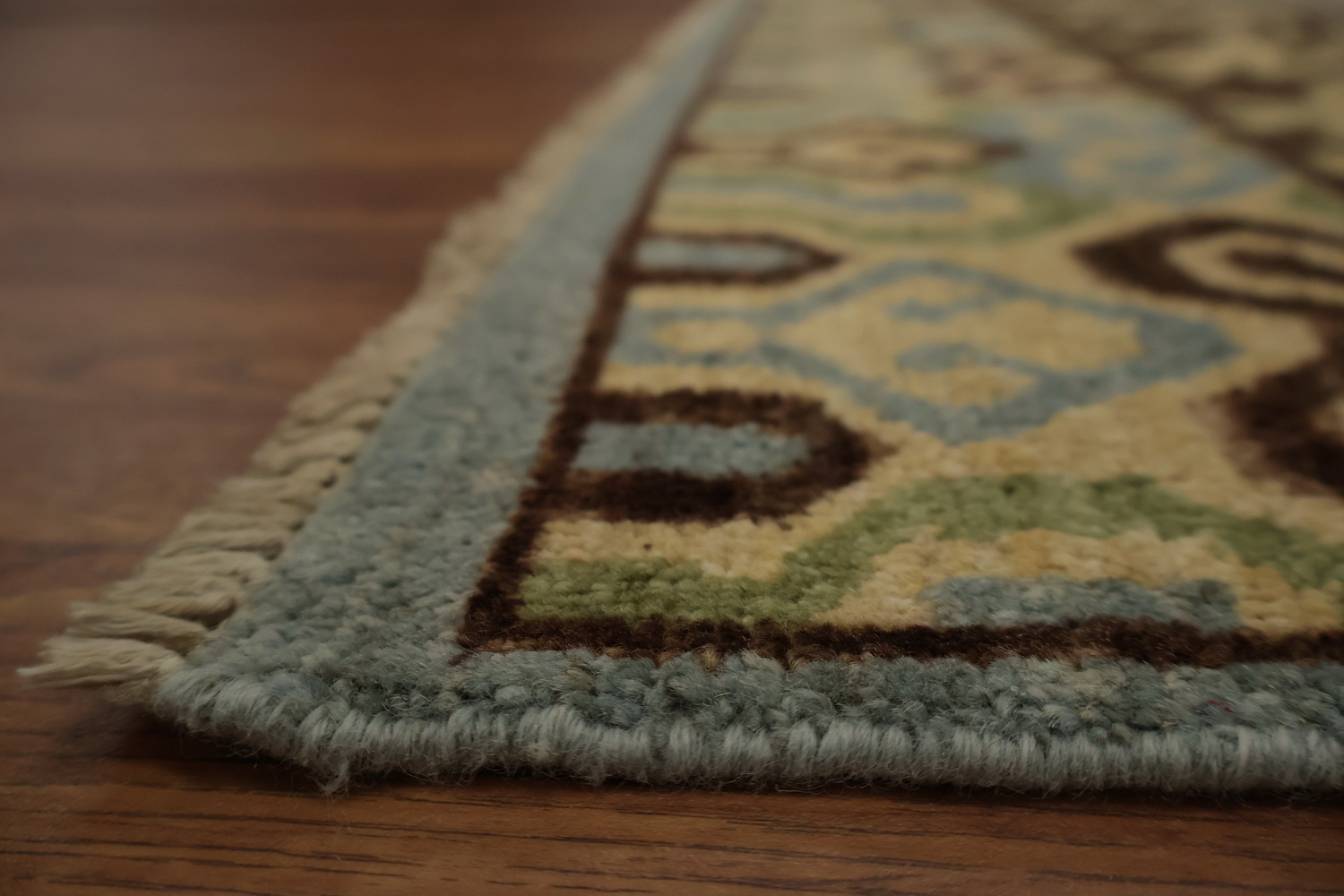 Classic Oriental Khotan Area Rug 6x10 with Timeless Circular Motifs