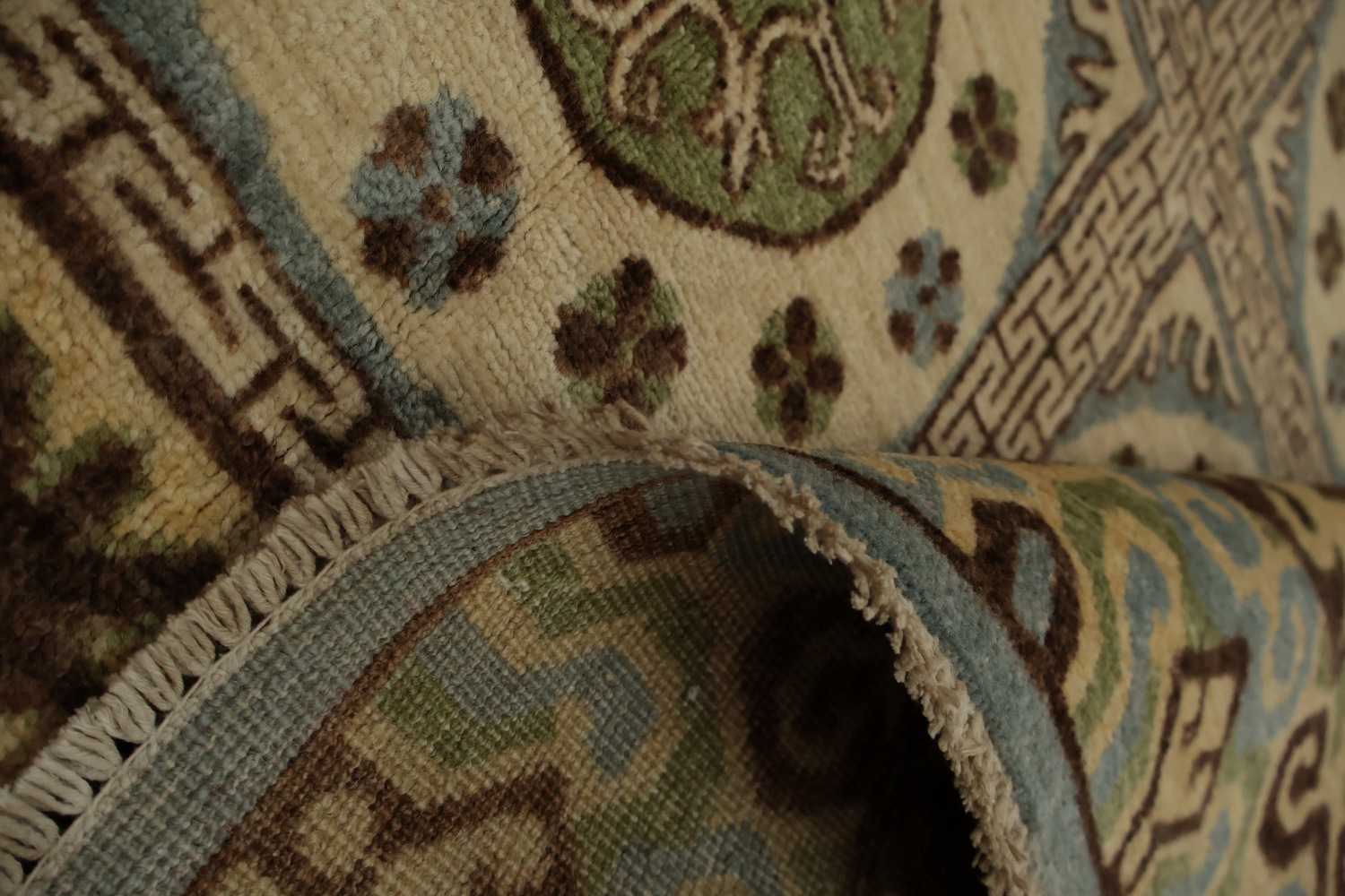 Classic Oriental Khotan Area Rug 6x10 with Timeless Circular Motifs