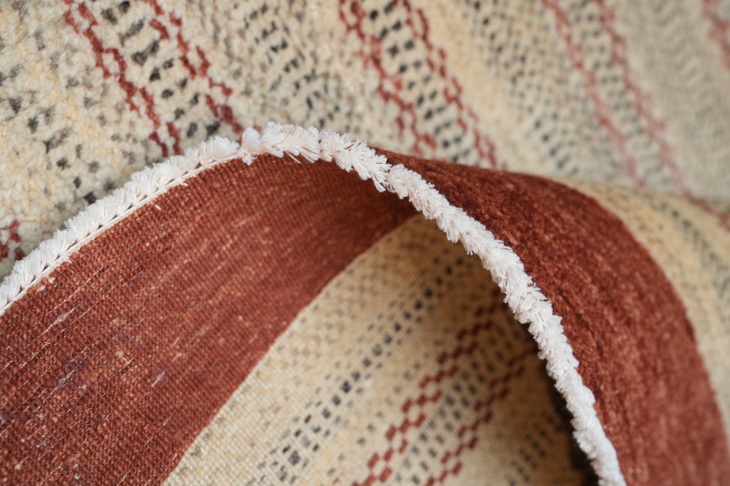 Stylish Khaki and Red Striped Rug Perfect for Living Spaces 5x8