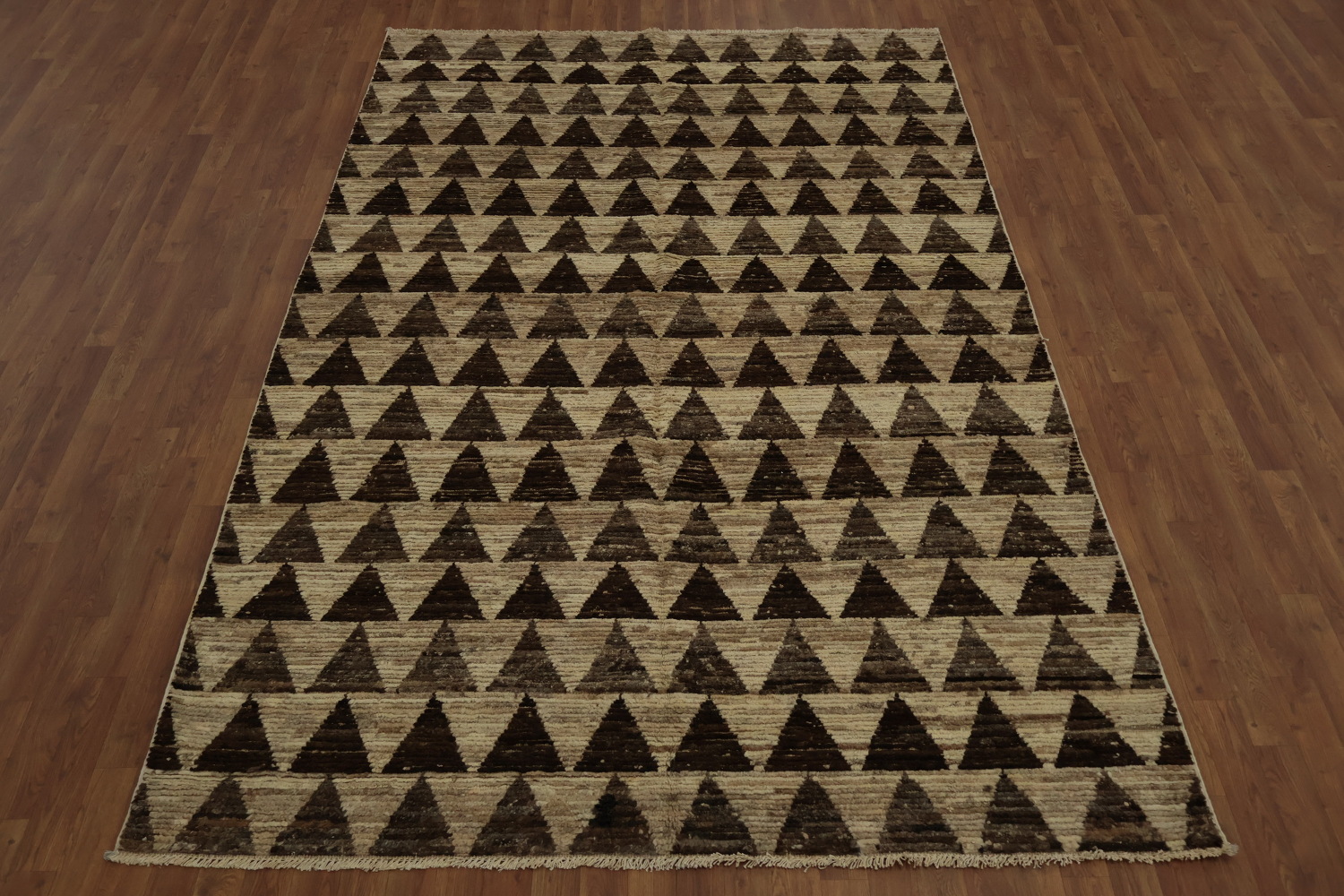 Chic Kashkoli Area Rug 6x10 Brown and Beige Triangle Design Accent
