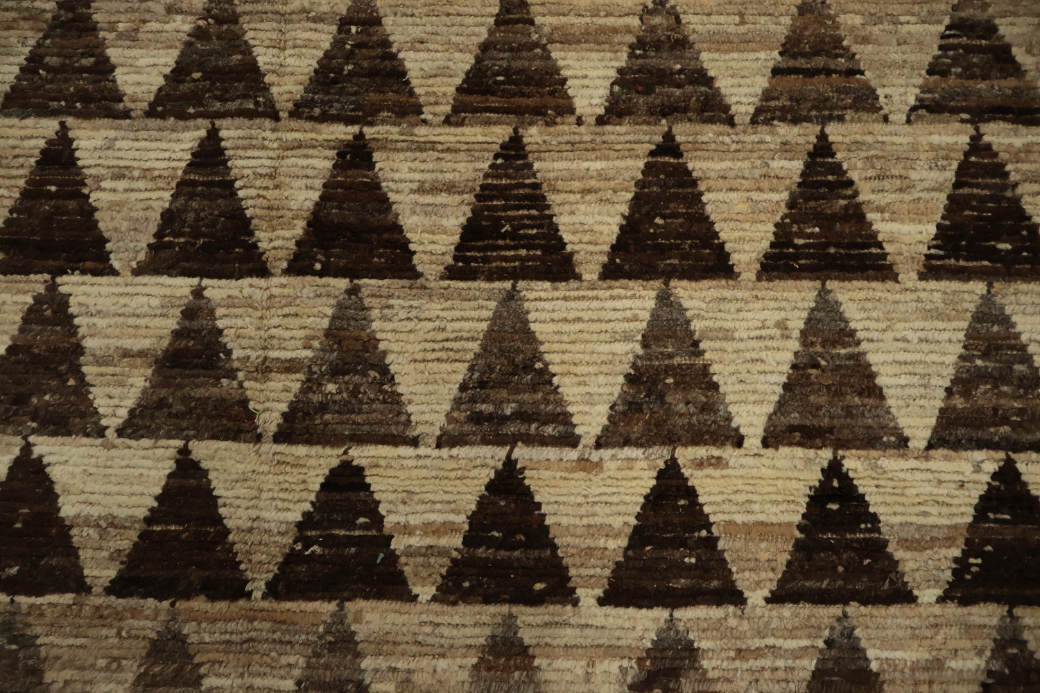 Chic Kashkoli Area Rug 6x10 Brown and Beige Triangle Design Accent