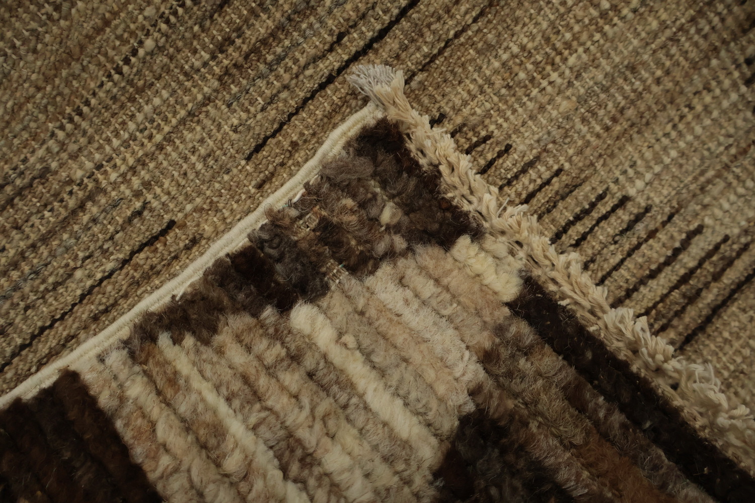 Chic Kashkoli Area Rug 6x10 Brown and Beige Triangle Design Accent