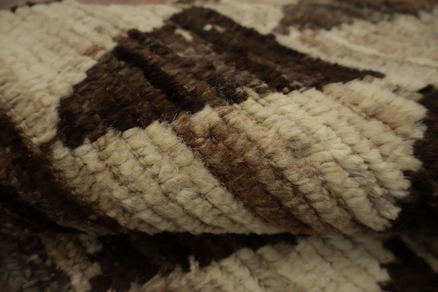 Chic Kashkoli Area Rug 6x10 Brown and Beige Triangle Design Accent