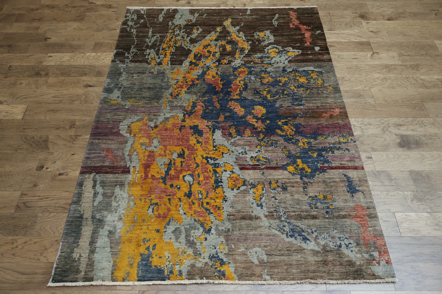 Abstract Artistry: Contemporary Rug with Vibrant Paint Splashes 7x9