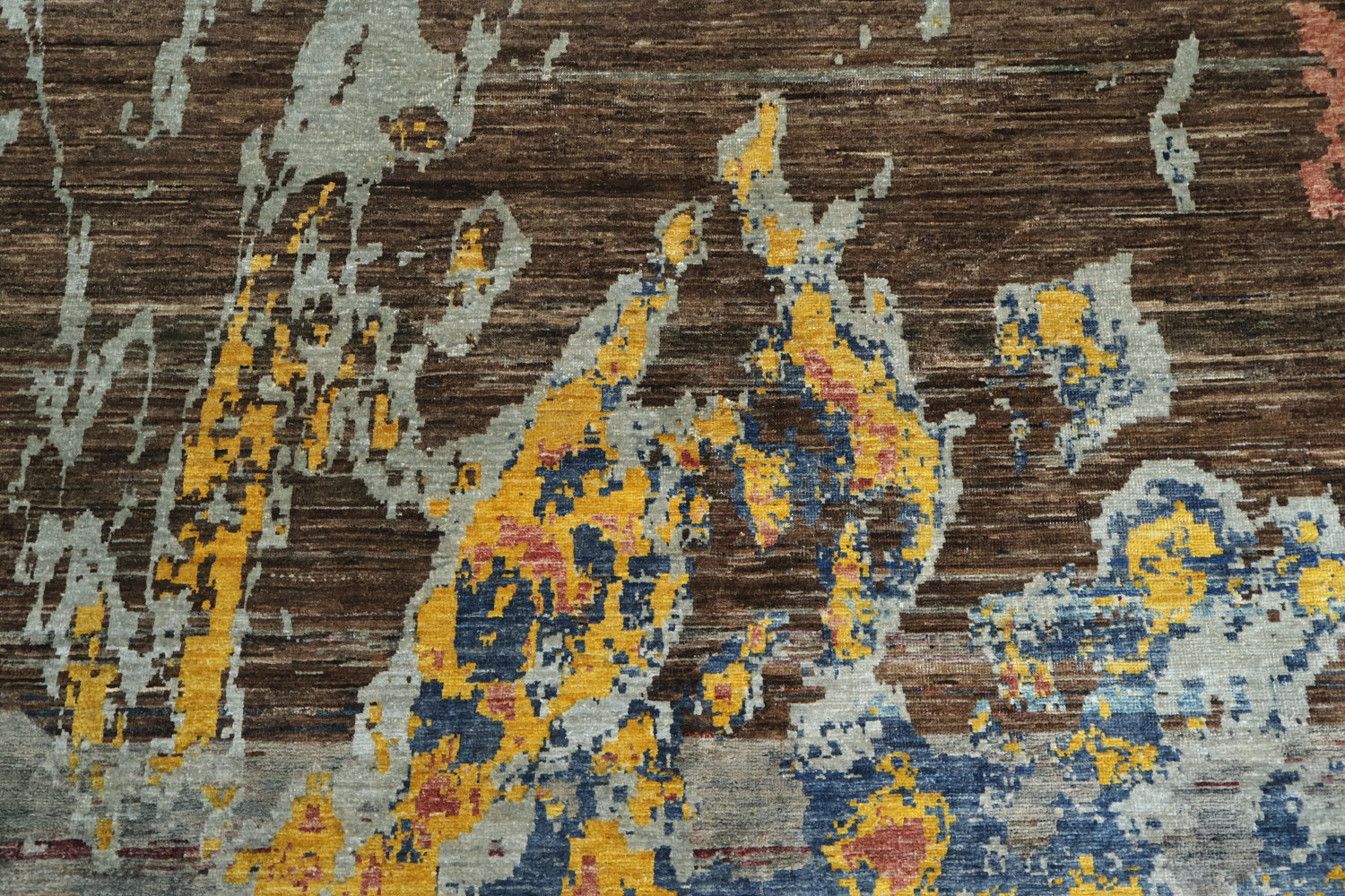 Abstract Artistry: Contemporary Rug with Vibrant Paint Splashes 7x9