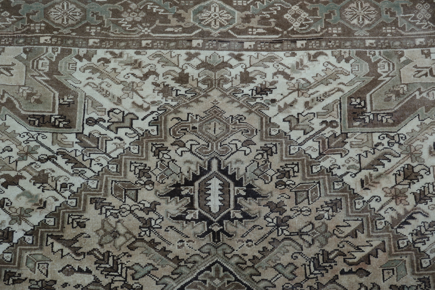 Classic Muted Peach Heriz Persian Area Rug in Neutral Tones 8x10