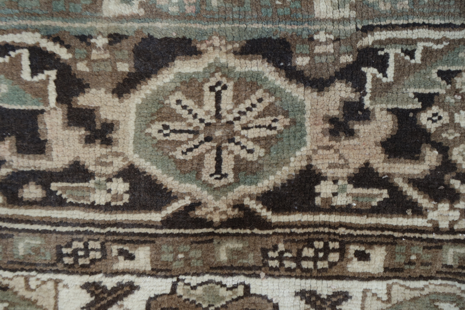 Classic Muted Peach Heriz Persian Area Rug in Neutral Tones 8x10