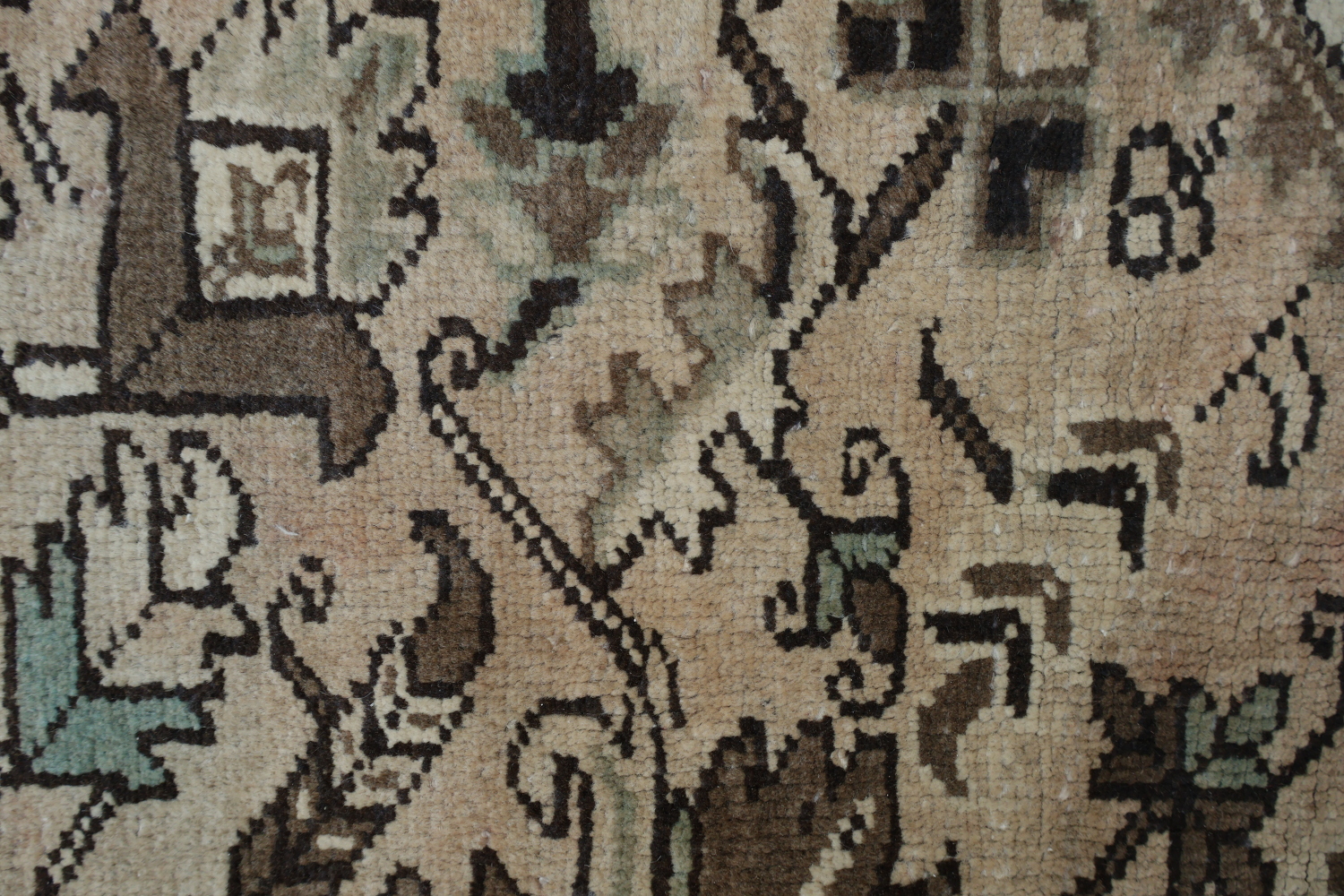Classic Muted Peach Heriz Persian Area Rug in Neutral Tones 8x10