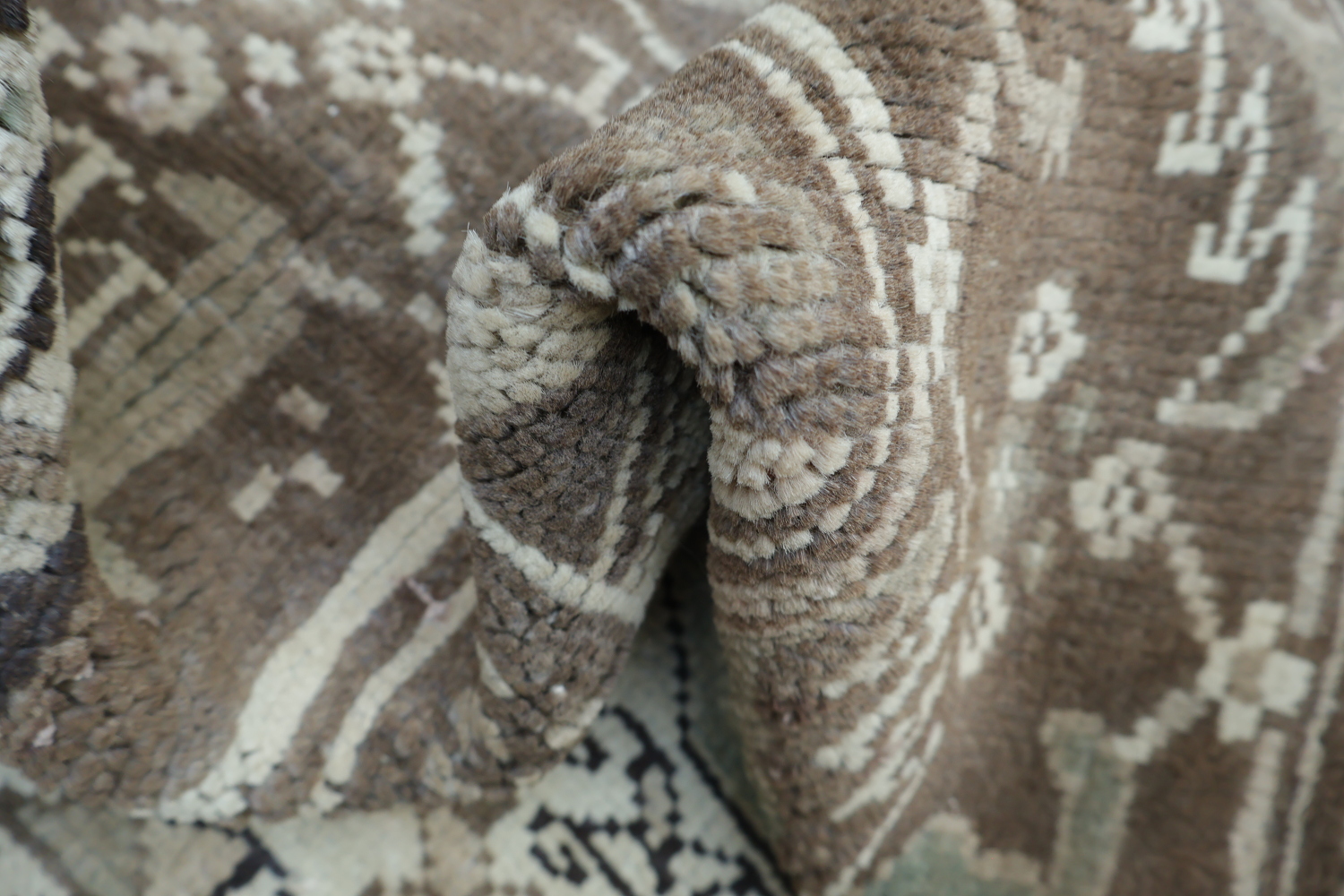 Classic Muted Peach Heriz Persian Area Rug in Neutral Tones 8x10