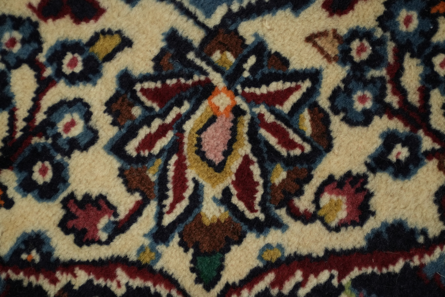 Elegant Traditional Kashan Persian Carpet with Rich Floral Designs 11x16