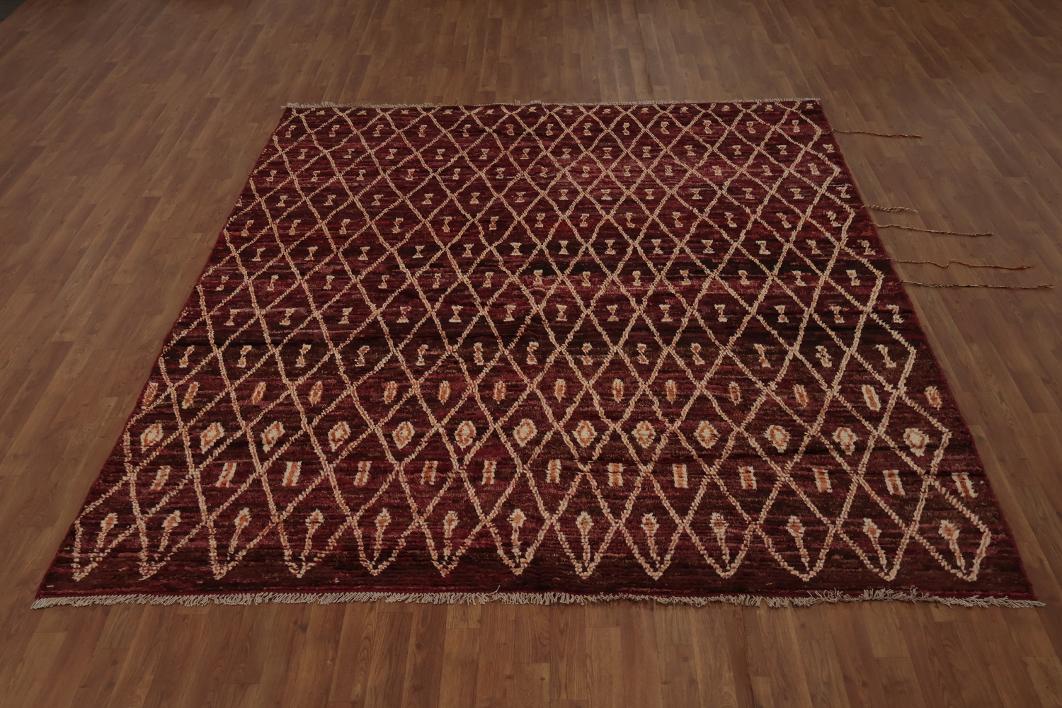 Luxurious Maroon Rug with Intricate Diamond Pattern Details 8'x10'
