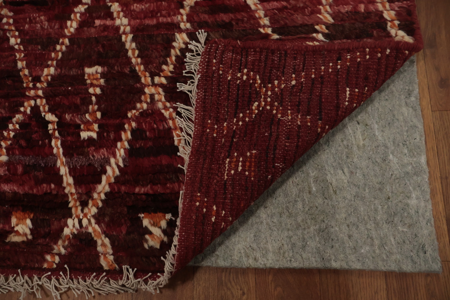 Luxurious Maroon Rug with Intricate Diamond Pattern Details 8'x10'