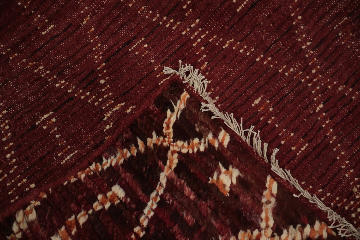 Luxurious Maroon Rug with Intricate Diamond Pattern Details 8'x10'